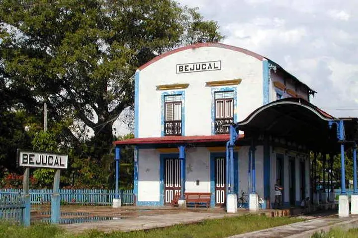 Estación de tren de Bejucal con fachada