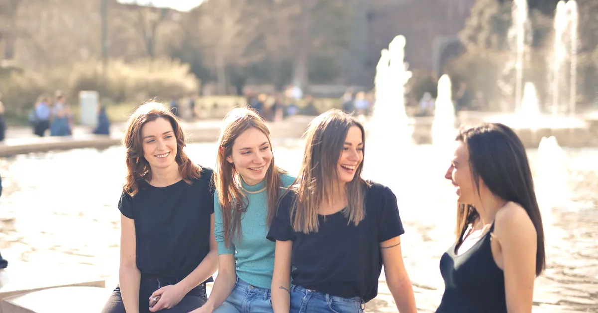 Ambiente relacionado con amistad y comunidad
