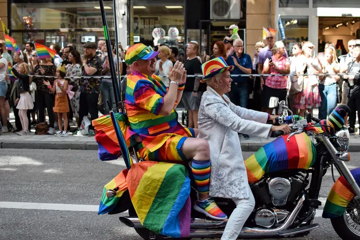 Ambiente de la sala de chat de Chueca Aragón